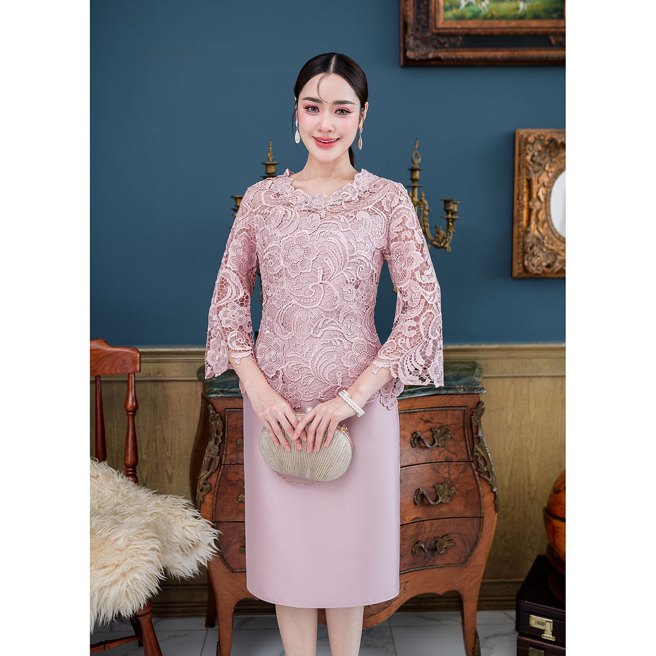 kudapy เดรสสั้นสีทองอ่อน/สีชมพูอ่อน ผ้าไหม รอบคอแต่งลูกไม้ งานสวยมีซับในทั้งชุด แต่งซิปด้านหลัง