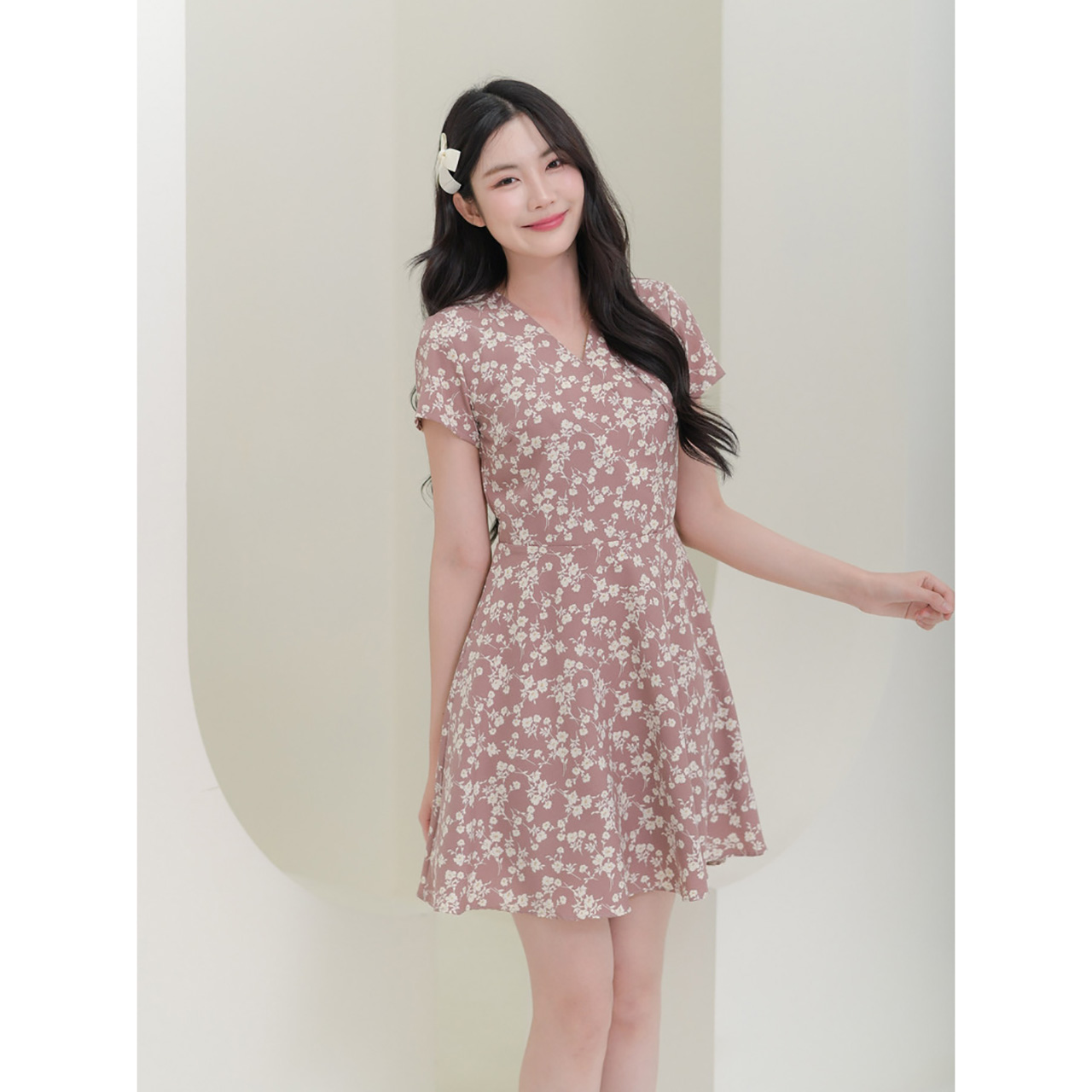 kudapy เดรสคอวีแขนสั้น เนื้อผ้านิ่มพิมพ์ลายดอก จับป้ายทรงกิโมโน กระโปรงทรงพริ้ว งานสวย