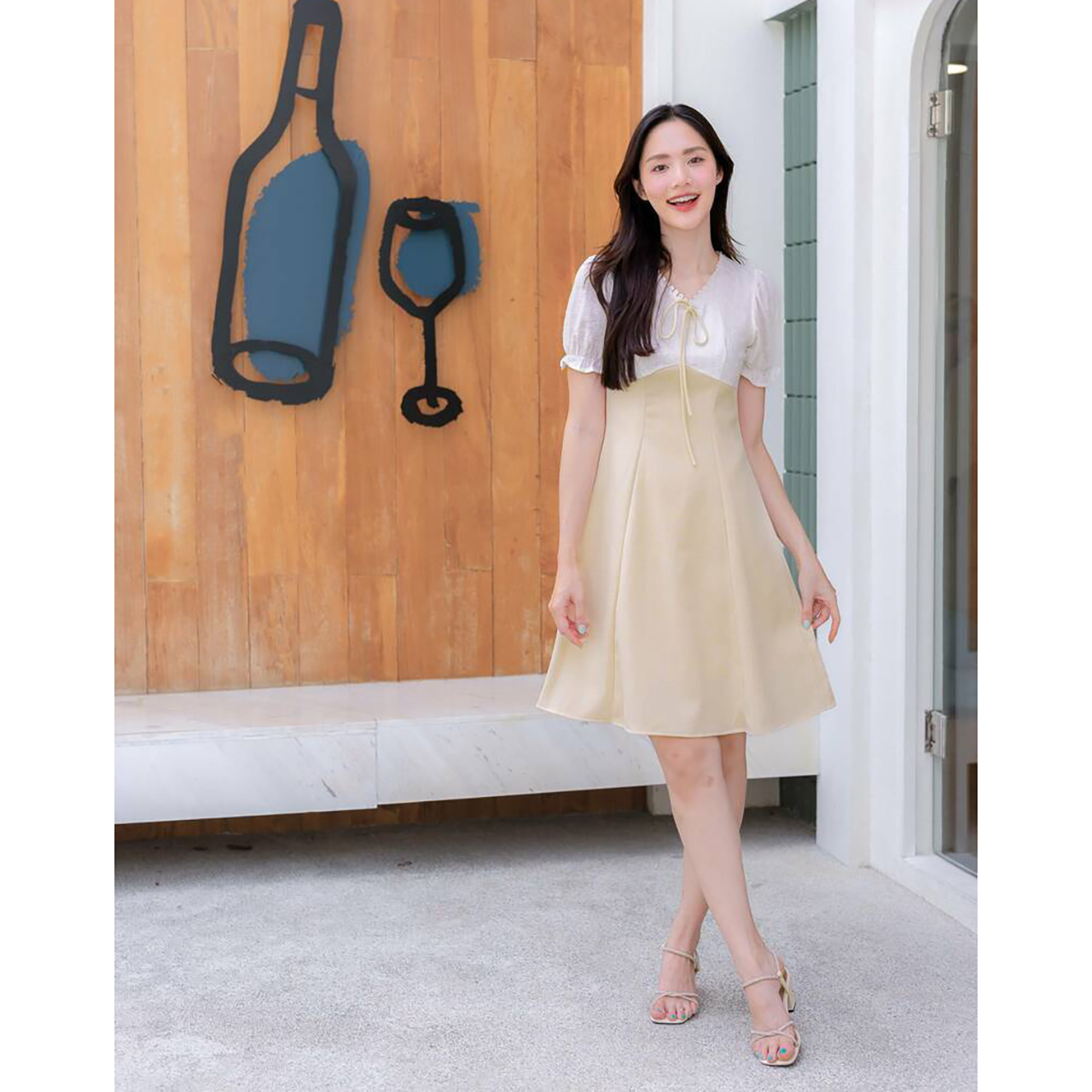 kudapy เดรสสั้นสีฟ้า/สีน้ำตาล เสื้อลูกไม้กระโปรงผ้าพื้น