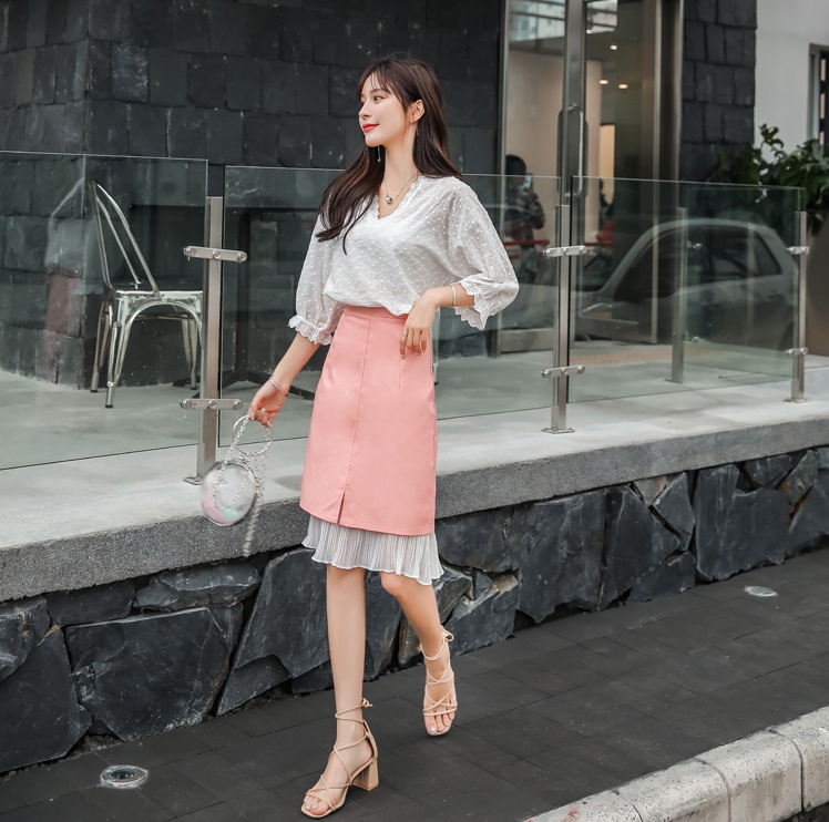 ชุดเซ็ท 2 ชิ้น เสื้อลูกไม้ฉลุสีขาว+กระโปรงสีชมพูแต่งระบาย ทรงน่ารักมากๆๆค่ะ