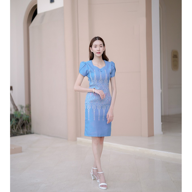 kudapy เดรสสั้นสีฟ้า/สีเขียว/สีชมพู ผ้าทอลายสวยๆ คอหัวใจ แขนกลีบบัว แต่งกระดุมปั๊มทรงสอบ สวยปังสุดๆ