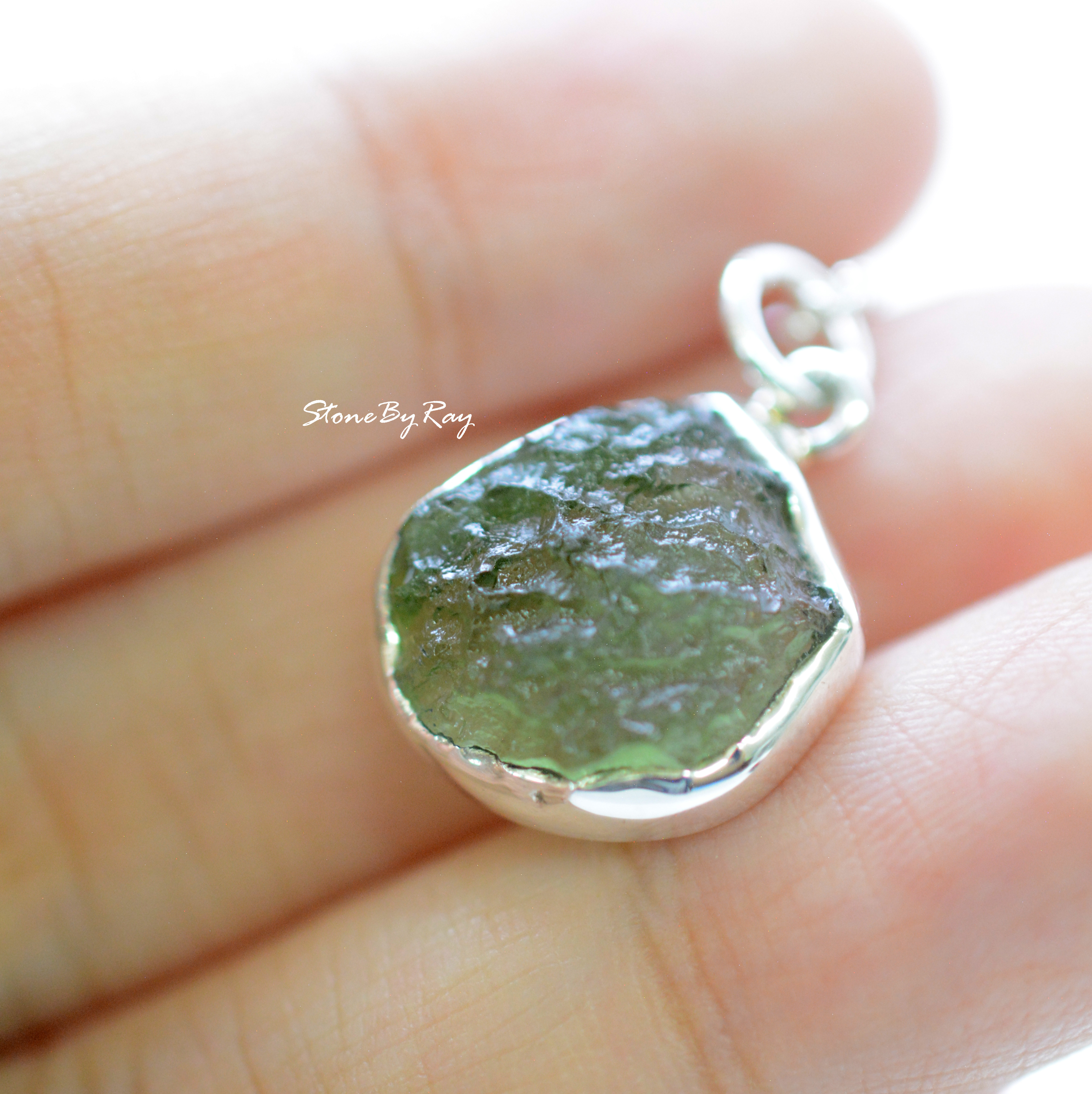 สร้อยคอเงินจี้สะเก็ดดาวโมดาไวท์(Moldavite)