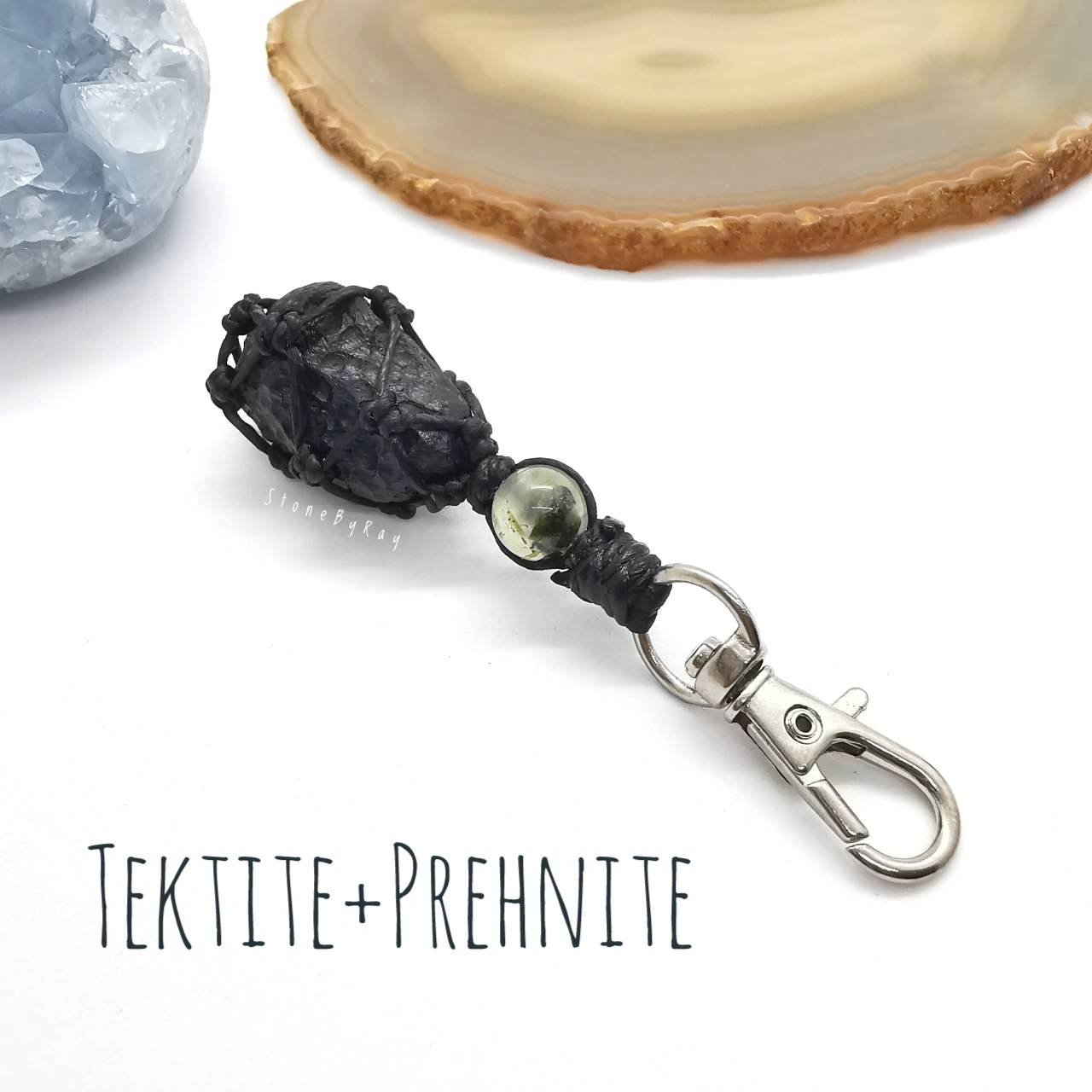 พวงกุญแจเชือกถักหินสะเก็ดดาวกับหินพรีไนท์ Tektite+Prehnite