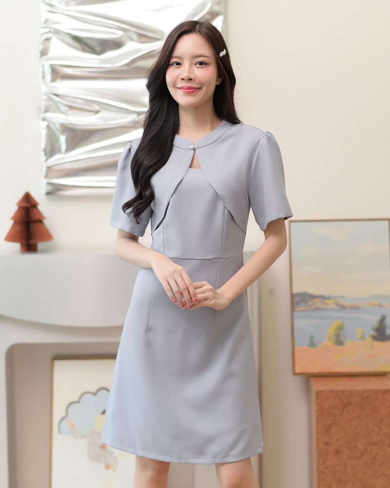 kudapy เดรสทรงเอแขนสั้น ดีไซน์เย็บติดเสื้อคลุม คอกระดุมมุก รูดไหล่แขนพองน่ารัก