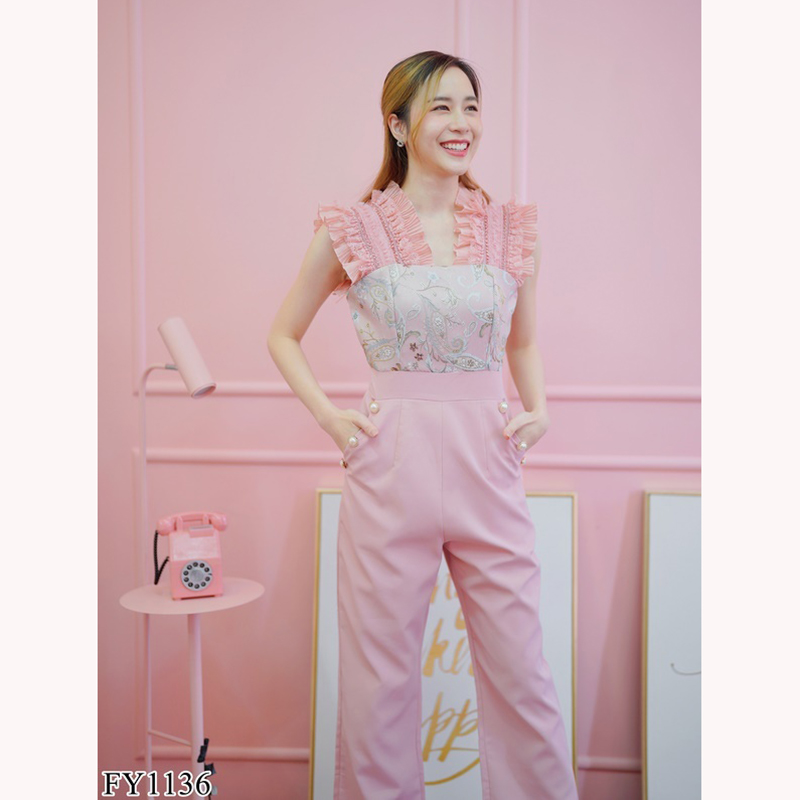 kudapy จั๊มสูทขายาวสีชมพู/สีเขียว แขนกุดระบาย ลายกลีบดอกไม้หน้าอกสวยใสดูดีมากๆ