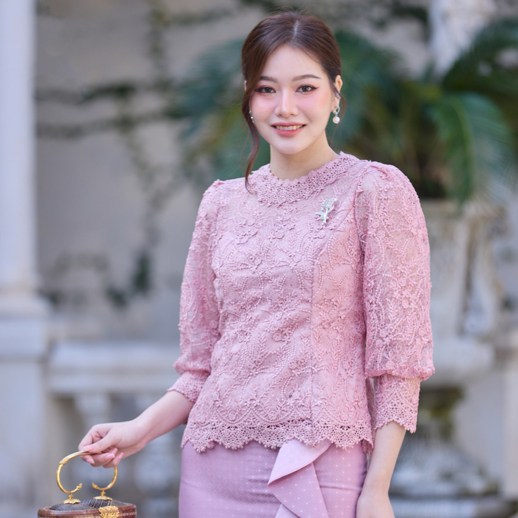 kudapy ชุดเซตผ้าไหมไทยทอลาย สีชมพู เสื้อ+ผ้าถุงแต่งระบาย