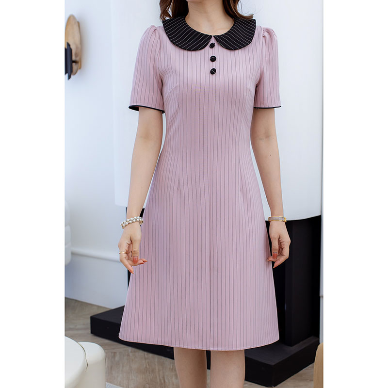 kudapy เดรสสั้นสีชมพู/สีครีมเข้ม คอปก ผ้าลายทาง สวยเรียบ ๆ ใส่ได้ตลอดกาล สวยคุณภาพ ใช้ผ้าอย่างดี มีดีเทลคอปกและแต่งกระดุม