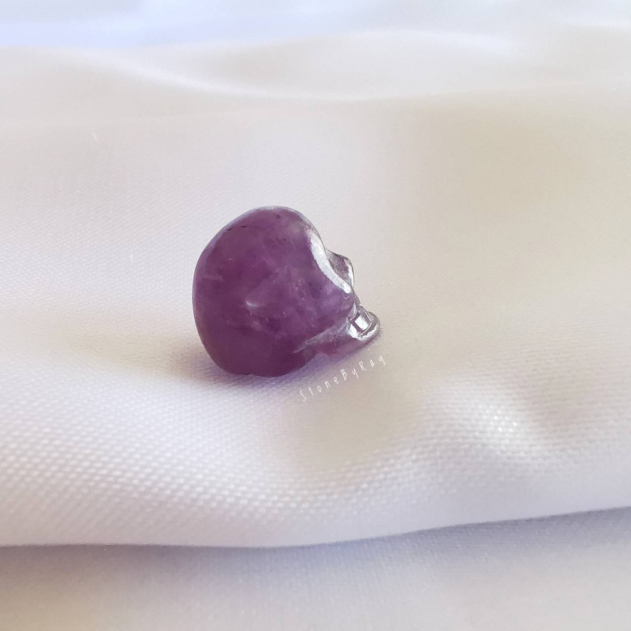 หินอเมทิสต์แกะสลักรูปหัวกะโหลก Amethyst