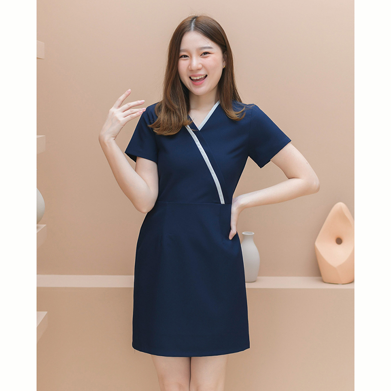 kudapy เดรสแขนสั้นสีแดงเข้ม/สีกรม แต่งกุ๊นเล่นสีสาบหน้า คอป้ายเย็บติดไม่ต้องกลัวโป๊