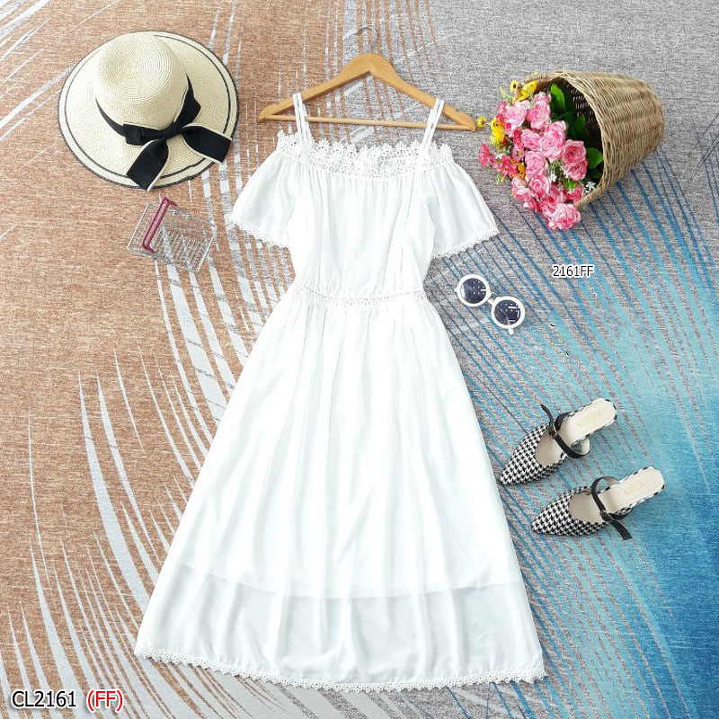 kudapy เดรสยาวสีขาว/สีเหลือง/สีชมพู สายเดี่ยว งานผ้าชีฟองมีซับใน ดีไซน์แต่งปาดไหล่ อกเอวและชายเดรสแต่งแซมด้วยผ้าลูกไม้ถักทออย่างละเอียด