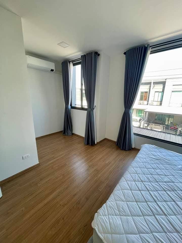 ให้เช่าทาวน์โฮม Pleno Sukhumvit-Bangna 2 (พลีโน่ สุขุมวิท-บางนา 2) โซนพื้นที่ ห้างเมกาบางนา (อีเกีย) 3 ห้องนอน 2 ห้องน้ำ 1 ห้องครัว จอดรถได้ 2 คัน