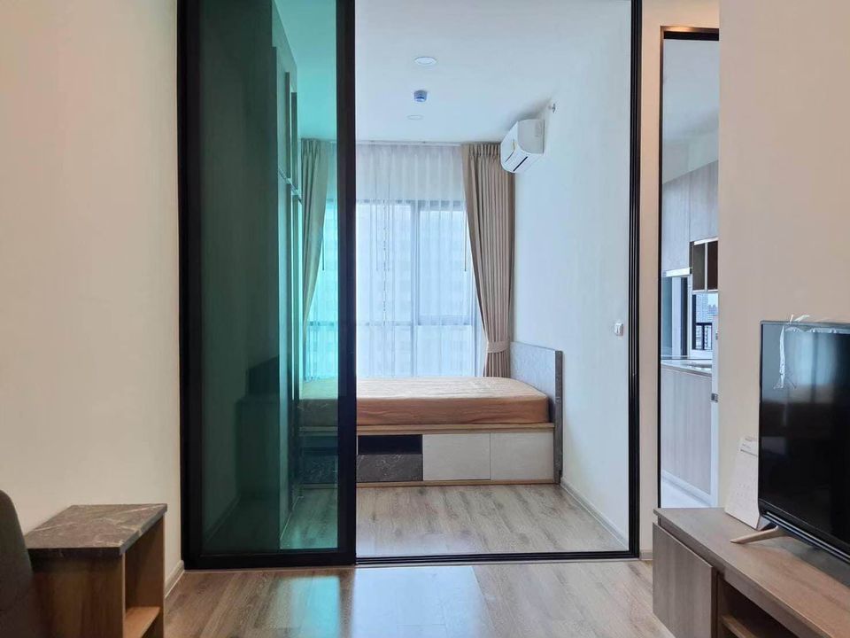 สนใจชมห้องติดต่อได้เลย Line ID: Smile-easy ปล่อยเช่าคอนโด ไนท์บริดจ์ คอลลาจ รามคำแหง (Knightsbridge Collage Ramkhamhaeng) - 1ห้องนอน 1ห้องน้ำ 1ห้องนั่งเล่น - ใกล้ MRT หัวหมาก - ขนาดห้อง 27 ตรม. ชั้น 12A