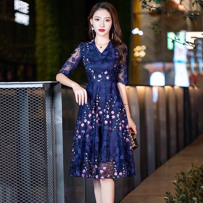 kudapy เดรสสั้นคอวีสีน้ำเงินกรมท่า แขนสามส่วน งานปักลายดอก ใช้ผ้เนื้อดีปักลวดลายดอกไม้