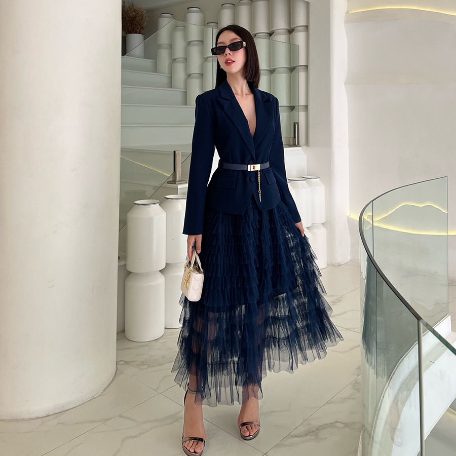 kudapy set Blazer+Skirt +เข็มขัด สีน้ำตาล, ดำ, ชมพู, กรม เสื้อสูทกระเป๋าจริง มีฟองน้ำเสริมไหล่บางๆ ทรงสวย มีซับในทั้งตัว แขนแต่งกระดุมเม็ดเล็ก เพื่อให้ดูดี มาพร้อมกับกระโปรงทูทู่