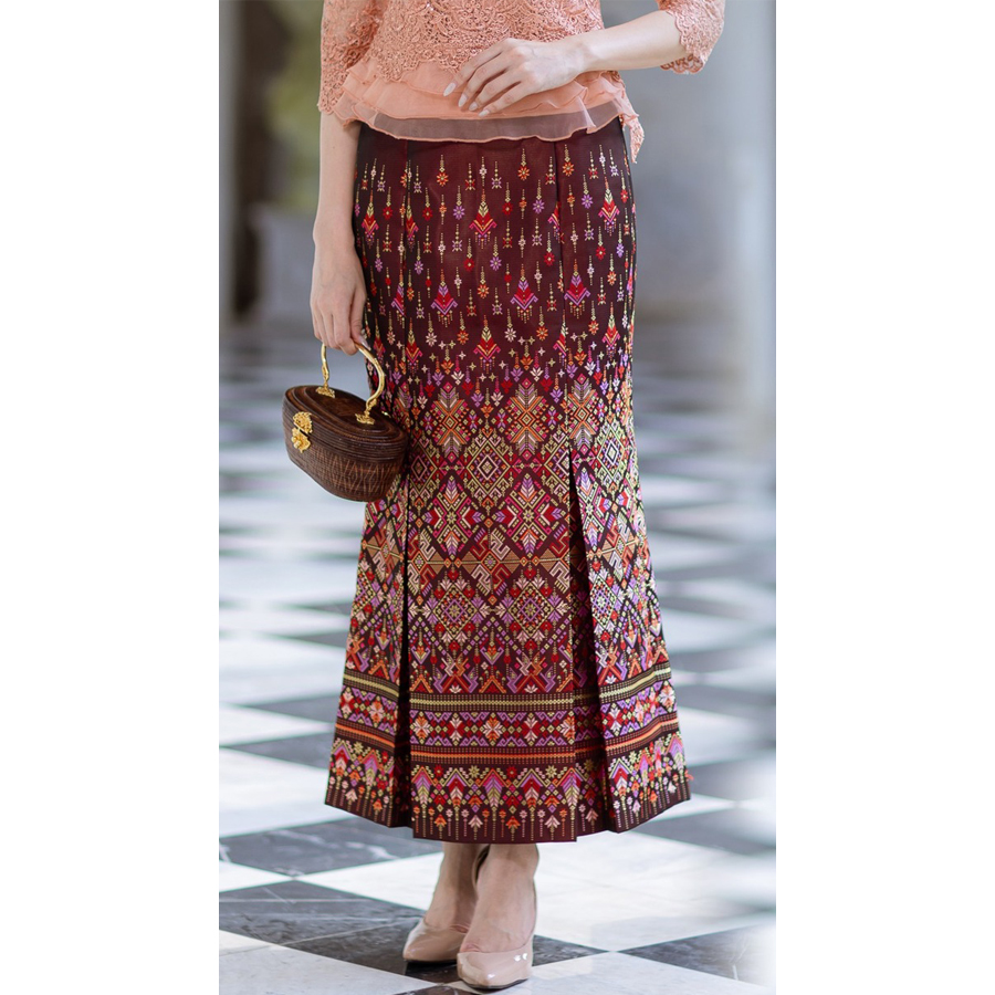 kudapy เซต2 ชิ้น เสื้อลูกไม้สีโอรสกะปิ+กระโปรงผ้าไหมแพรวากาฬสินสีแดงเข้มทรงหางปลา คอกลม แขนสามส่วน ทรงสวย งานมีซับใน ซิบหลัง