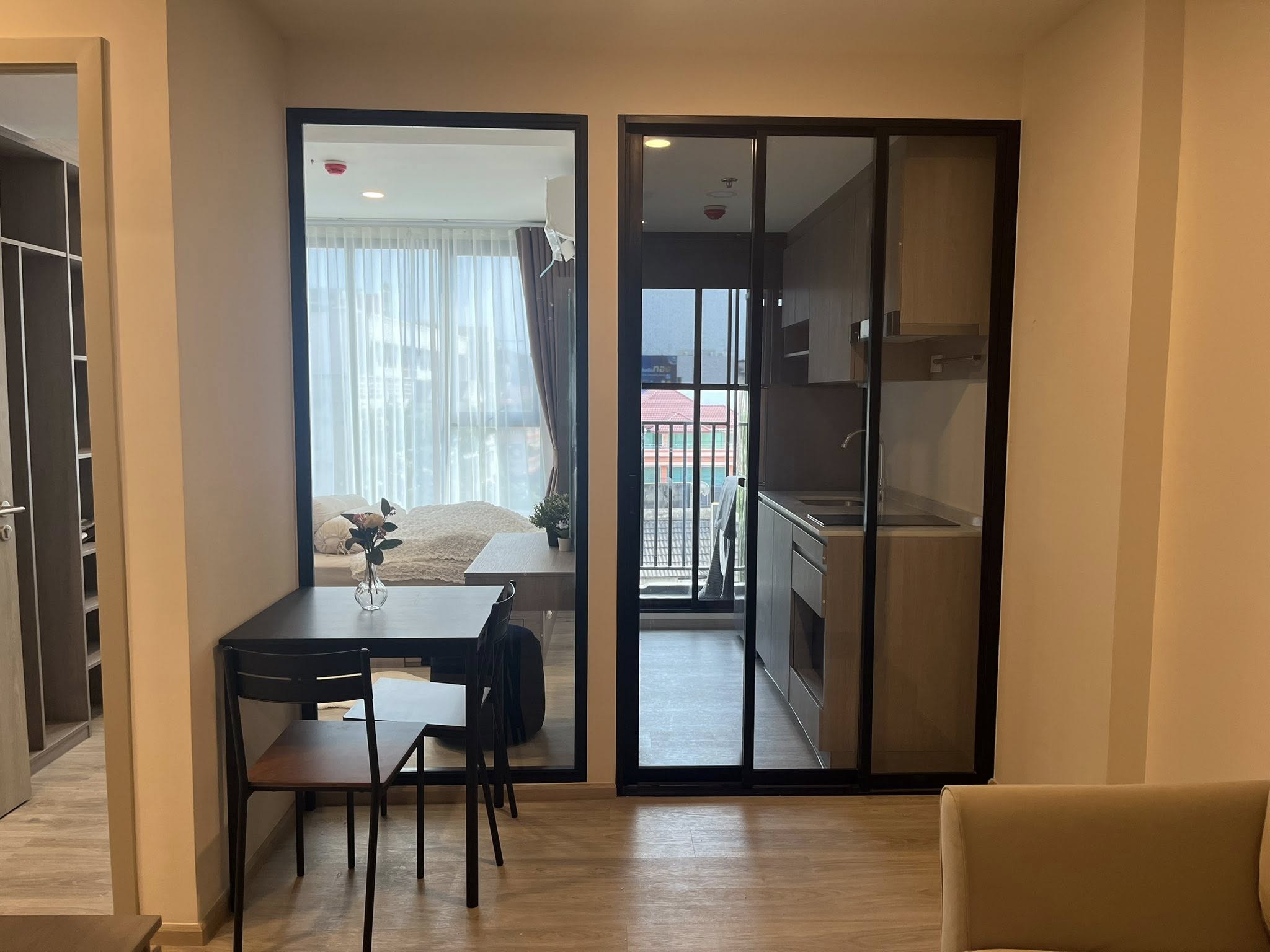 ให้เช่าห้องแบบ 1ห้องนอน 1ห้องน้ำ 1ครัวปิด โซนพื้นที่ BTS สายหยุด คอนโด SO Origin Phahol 69 Station (โซ ออริจิ้น พหลฯ 69 สเตชั่น) Mid Rise ขนาดห้อง 30.6 ตรม. ชั้น 5