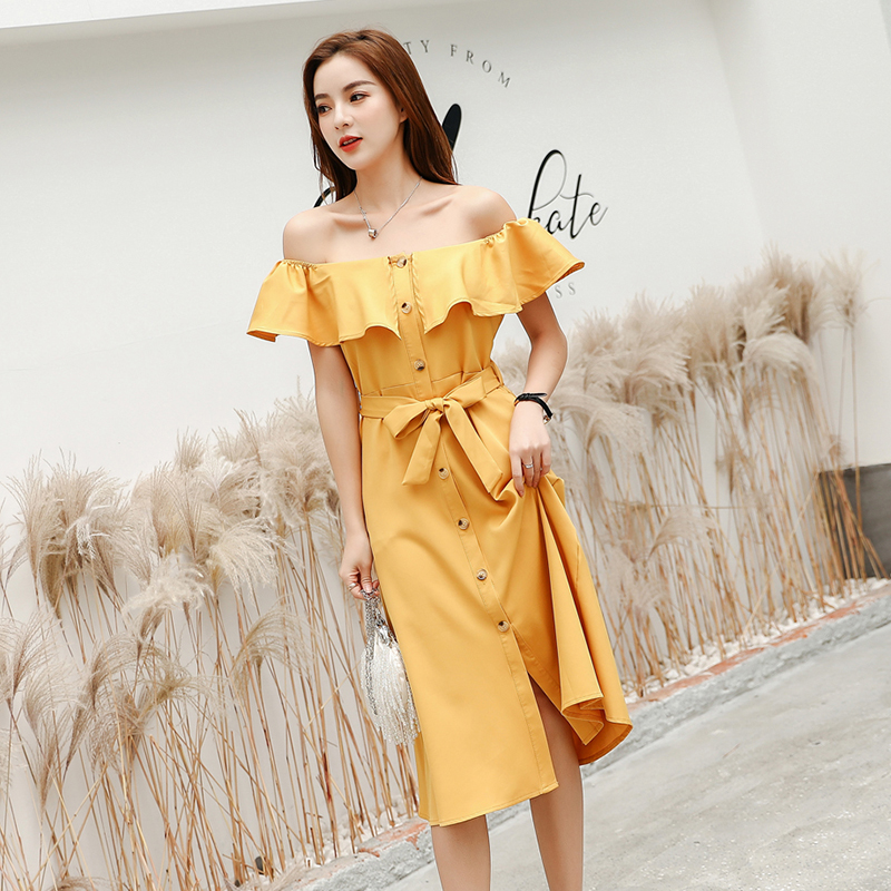 ชุดเดรสเปิดไหล่สีเหลือง ผ้าโพลีเอสเตอร์ผสม ใส่ได้ 2 แบบ แบบไหล่ป้าน หรือเปิดไหล่
