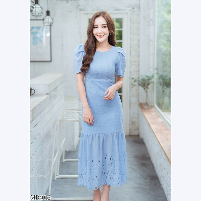 kudapy เดรสยาวคอกว้างสีชมพู แขนพองจั้มจับจีบ ผ้าฉลุเกาหลีสวยน่ารักดูดีมากๆ