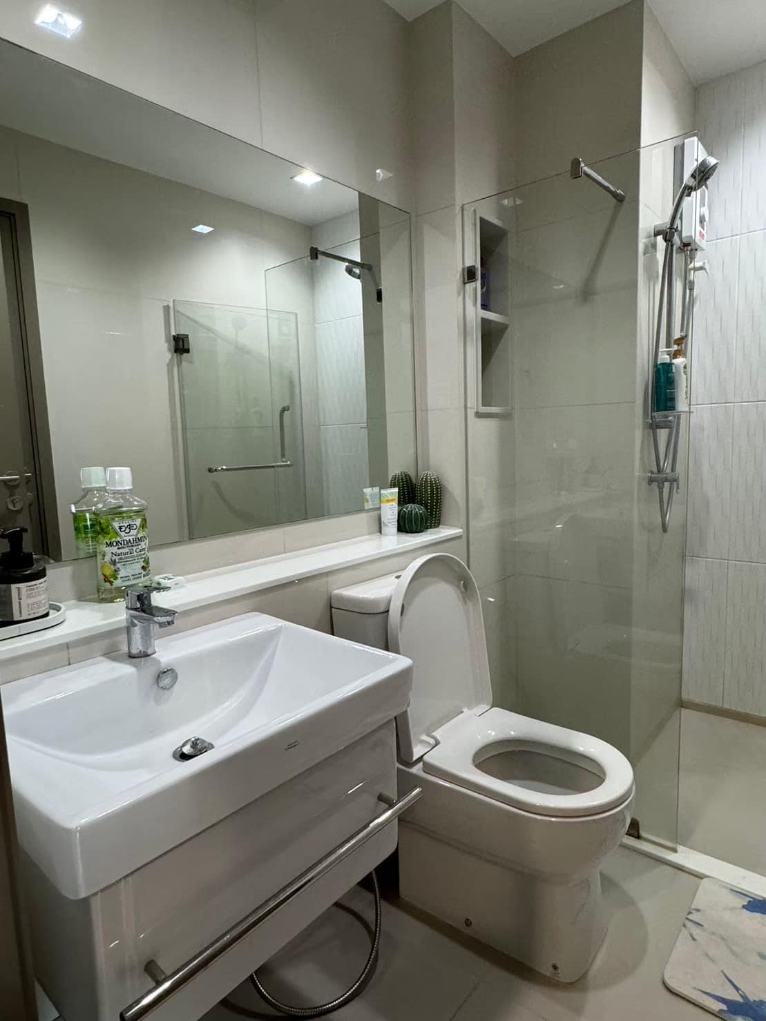 ปล่อยเช่าคอนโด Life Asoke-Rama 9 (ไลฟ์ อโศก พระราม 9) - 1ห้องนอน 1ห้องทำงาน 1ห้องครัว 1ห้องน้ำ 1ห้องนั่งเล่น - ใกล้ MRT พระราม 9 - ขนาดห้อง 36 ตรม. ชั้น 35