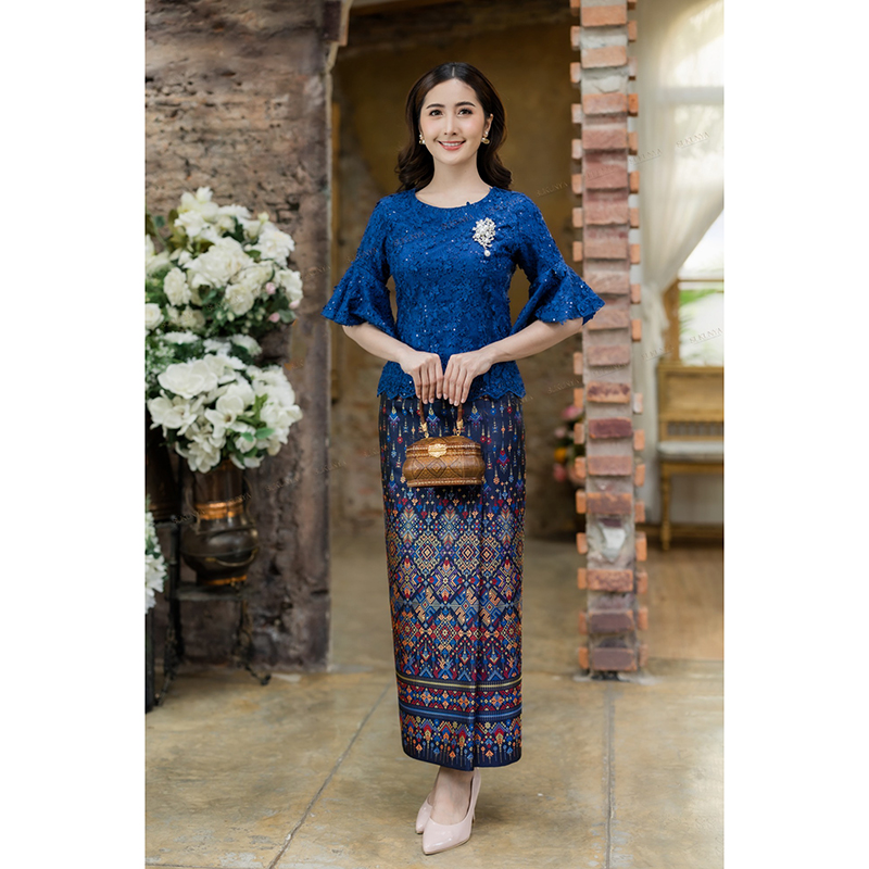 kudapy เสื้อเนื้อผ้าลูกไม้ทอเนื้อสีน้ำเงิน/สีฟ้า/สีชมพู ดอกนูนลอยสามมิติ แจนระบายไม่ยาวมากใส่แล้วดูสวย ตัดลูกไม้ดอกลอย 3 มิติ