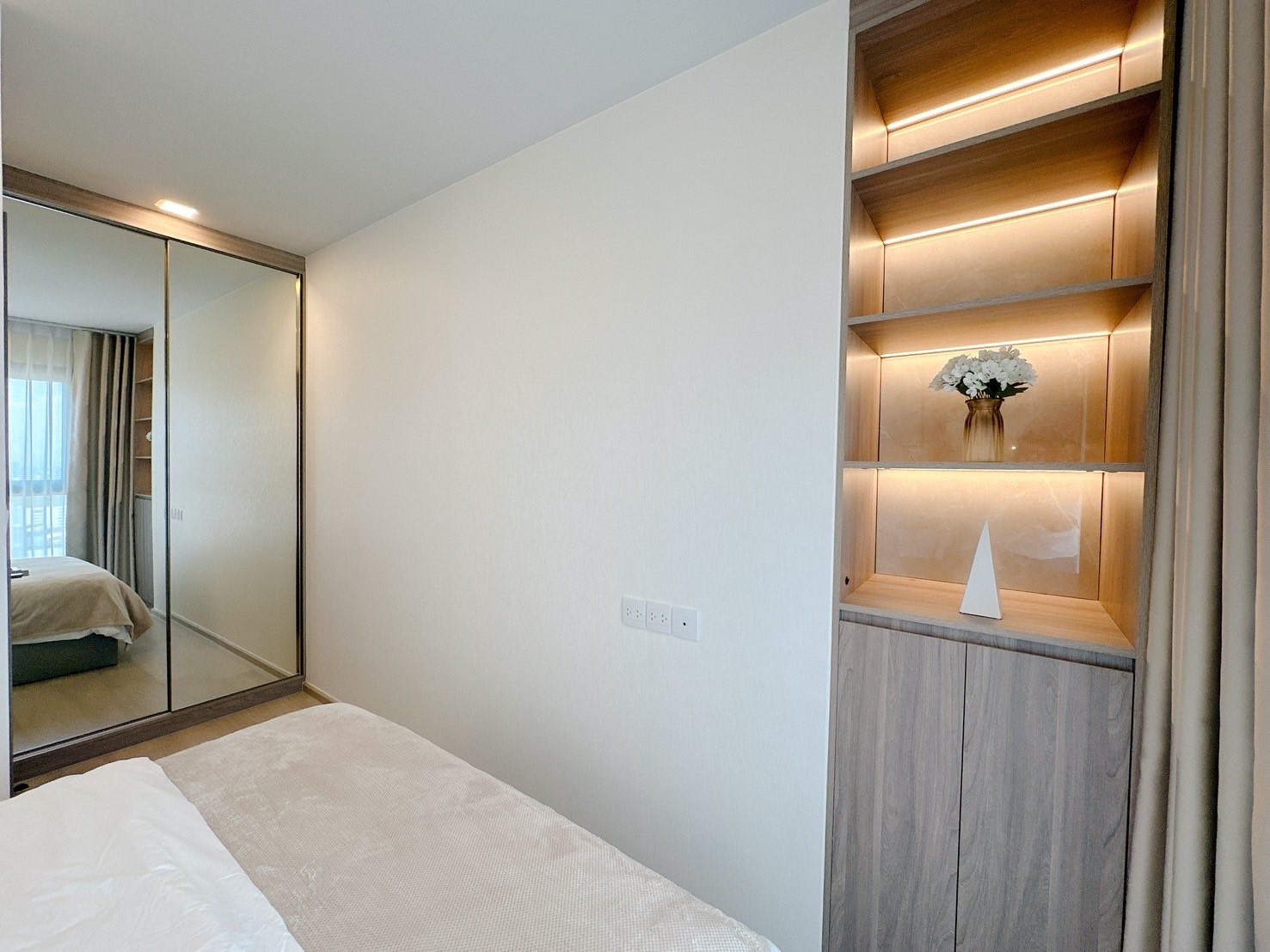 ให้เช่าคอนโด Life Phahon - Ladprao (ไลฟ์ พหล - ลาดพร้าว) 2ห้องนอน / 2ห้องน้ำ ขนาด 57 ตรม. ชั้น 23 ค่าเช่า 42,000 ต่อเดือน รถไฟฟ้า BTS ห้าแยกลาดพร้าว