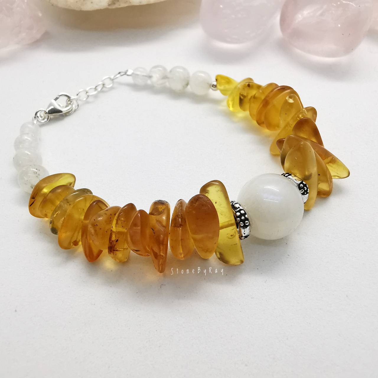สร้อยข้อมือหินมูนสโตนร้อยกับอำพัน Moonstone+Amber