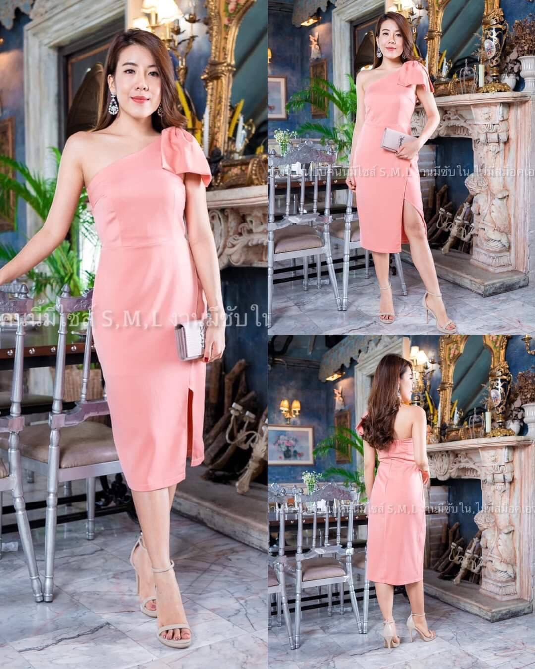 kudapy ชุดเดรสสั้นไปงานไหล่เฉียงแต่งโบว์ที่ไหล่ 1 ด้าน กปสั้น ผ้าฮานาโกะยืดหยุ่นได้ดีค่ะ สีเขียว ,โอวัลติน ,ชมพู ,กรมท่า ,แดงเลือดหมู ,เทา ,ชมพูกลับบัว