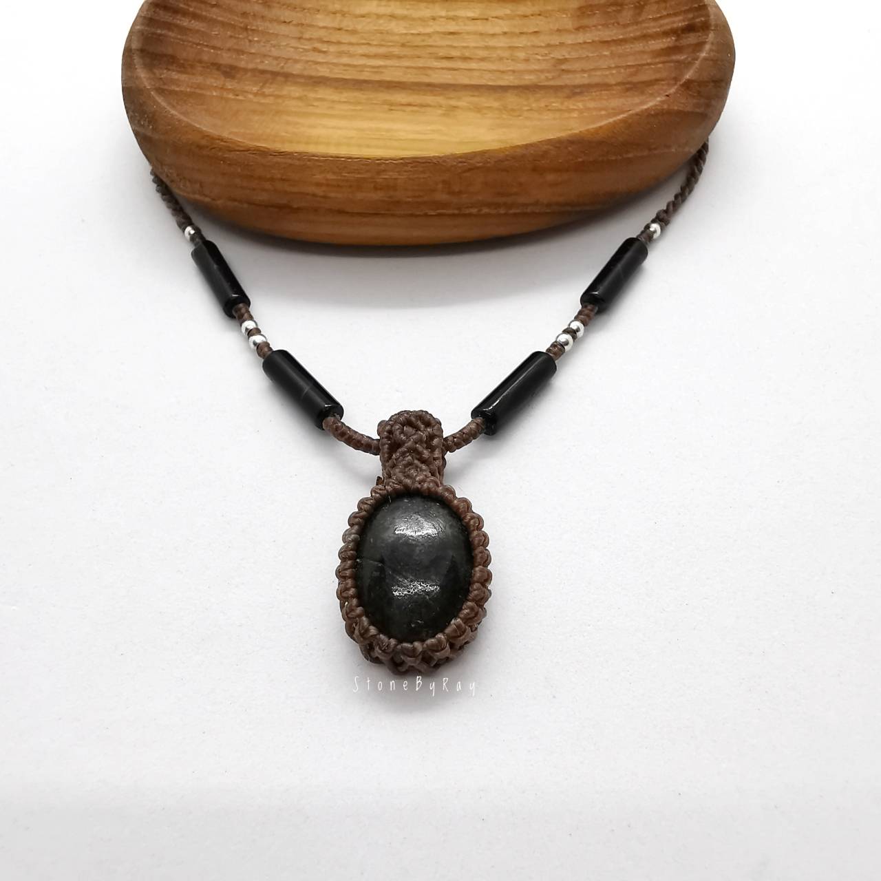 สร้อยคอเชือกถักจี้อุกกาบาตโกปีเจียรทรงรี(Gobi Meteorite)