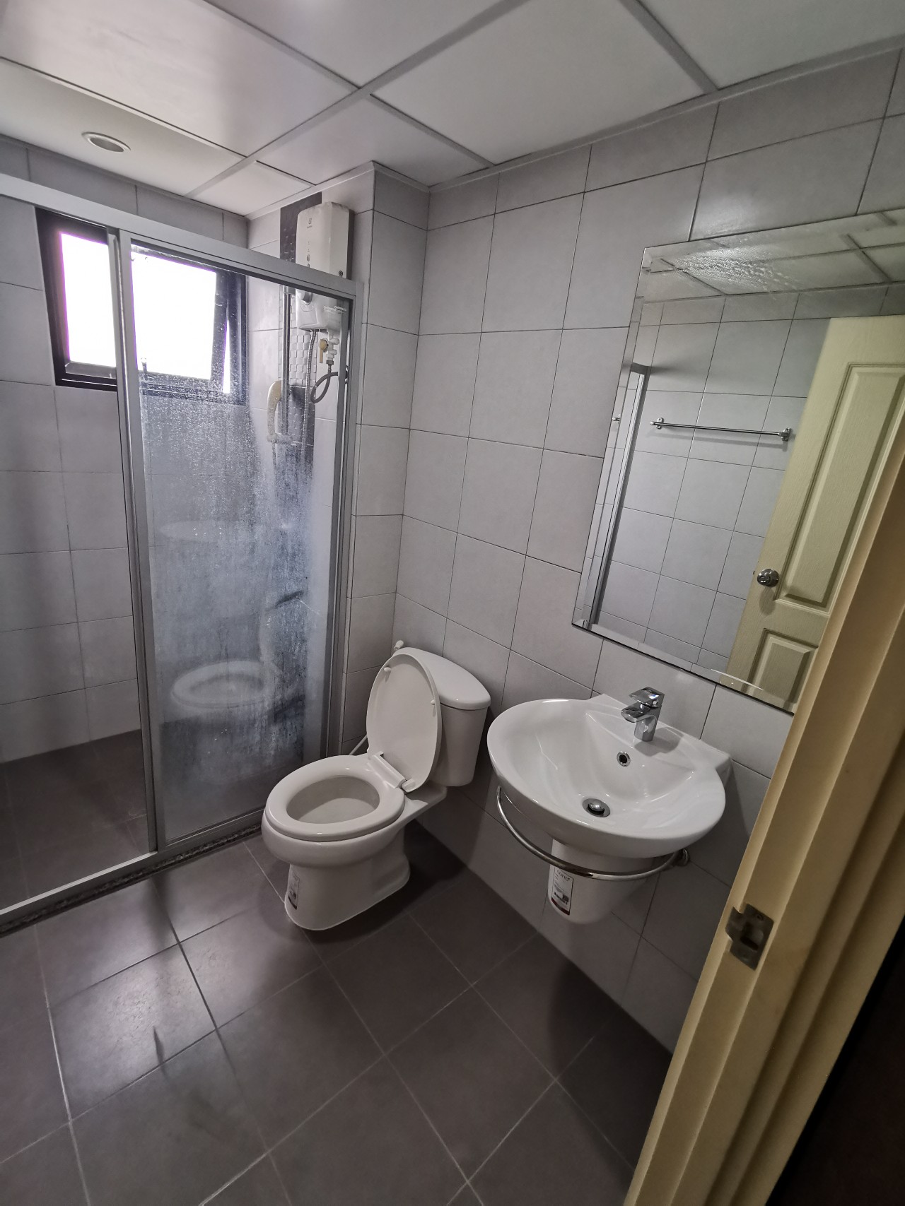 ปล่อยเช่า Supalai Loft Chaeng Watthana (ศุภาลัย ลอฟท์ แจ้งวัฒนะ) - โซนพื้นที่ MRT เมืองทอง Studio 1ห้องน้ำ 1ครัว - ขนาดห้อง 33 ตรม. ชั้น 21 - ให้เช่า 8,000 ต่อเดือน