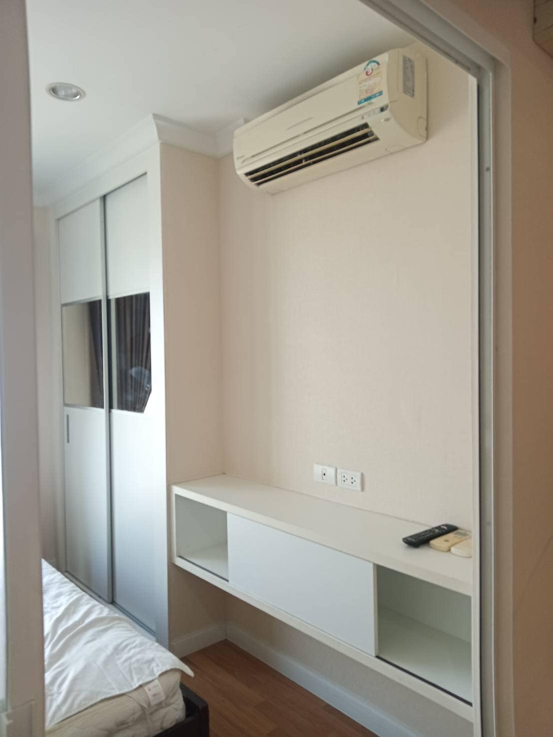 ปล่อยเช่าคอนโด Lumpini Place Rama 9-Ratchada (ลุมพินี เพลส พระราม 9-รัชดา) - 1ห้องนอน 1ห้องน้ำ 1ห้องนั่งเล่น 1ห้องครัว - ใกล้ MRT พระราม 9 - ขนาดห้อง 35 ตรม. ชั้น 23 ตึก A