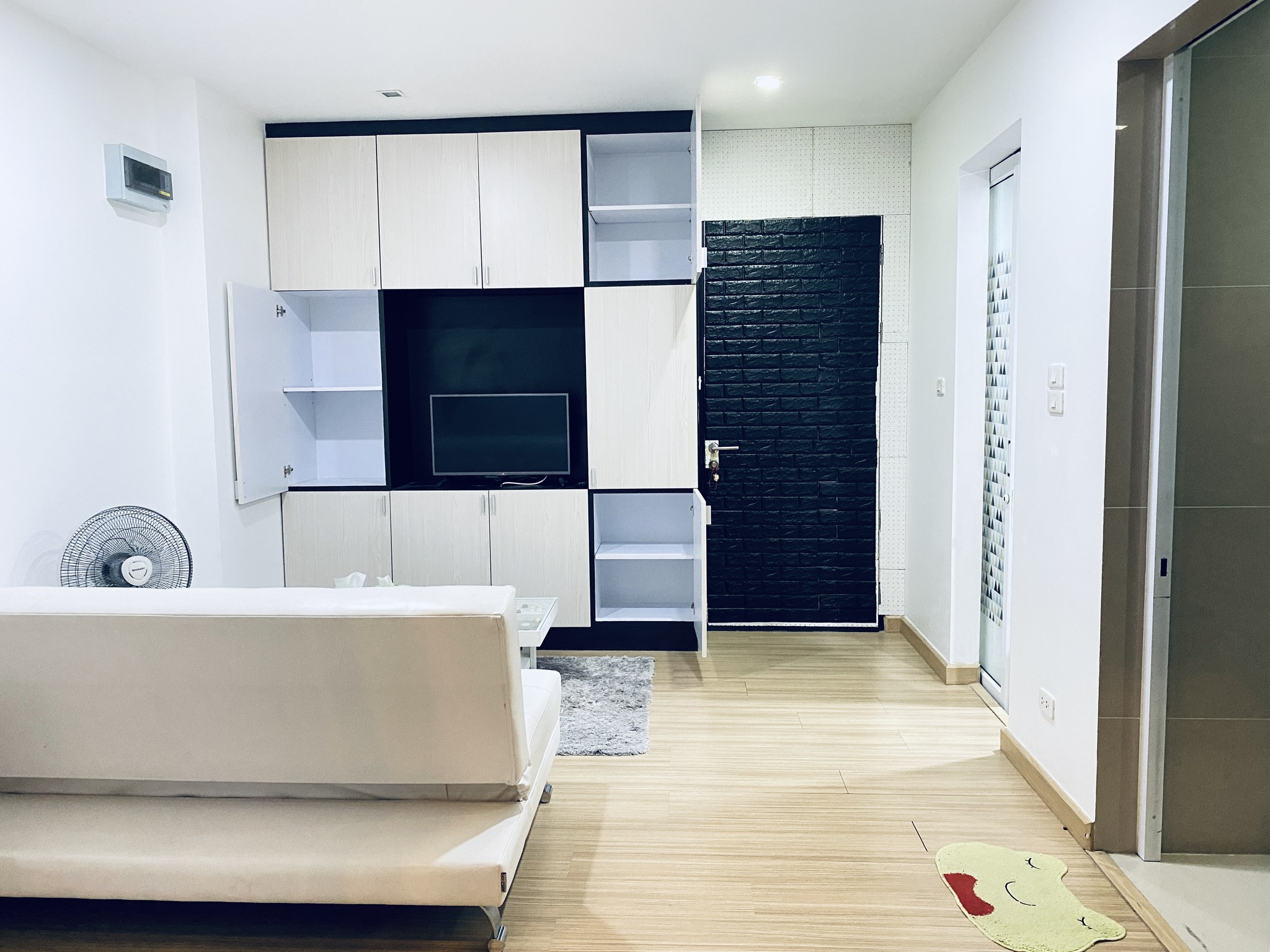 ให้เช่าห้องแบบ 1ห้องนอน 1ห้องน้ำ โซนพื้นที่ MRT ลาดพร้าว 101 คอนโด Happy Condo Ladprao 101 (แฮปปี้ คอนโด ลาดพร้าว 101) Low Rise ขนาดห้อง 36 ตรม. ชั้น 3 ตึก E