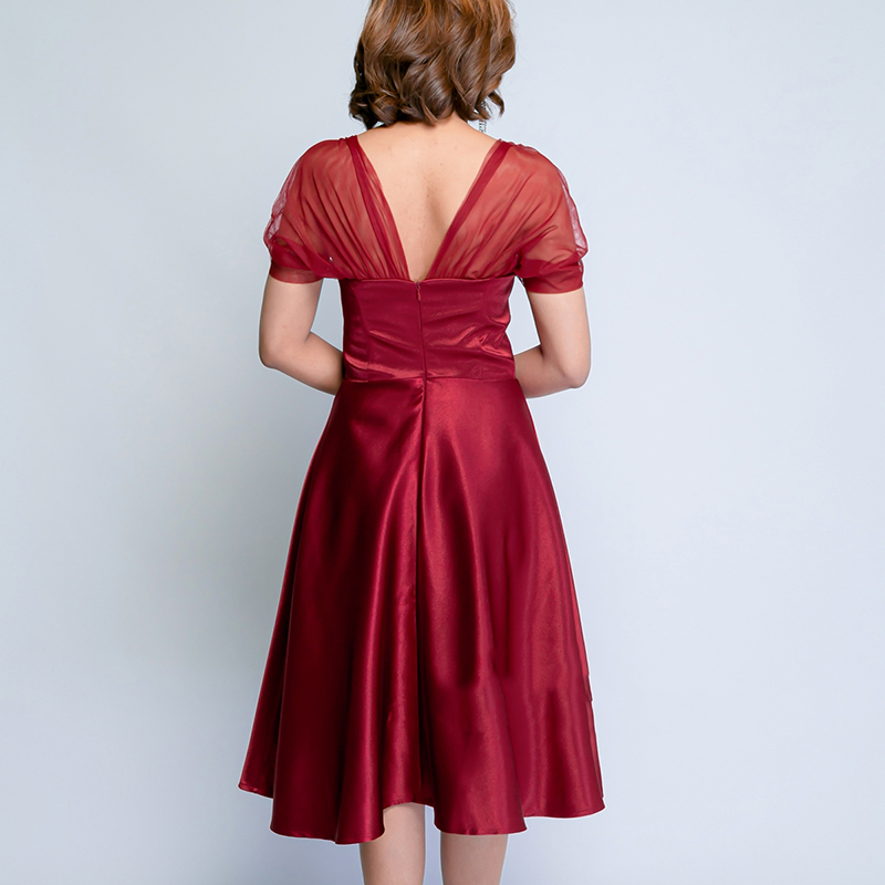 kudapy ชุดออกงานราตรีสั้นสีแดง ไหล่แต่งผ้าตาข่าย กระโปรงทรงบานคลุมเข่า สวยหวาน เรียบหรูดูแพง สวยสง่า