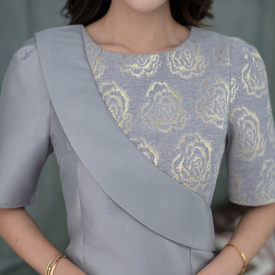 kudapy เดรสผ้าไหมญี่ปุ่นสีชมพูโอรส,สีเทา เดรสคอกลม แขนสั้น แต่งสายพาดบ่าแบบนางงาม ทรงตรง ตีเกร็ดหน้าหลังแขนสั้นทรงใส่ง่าย