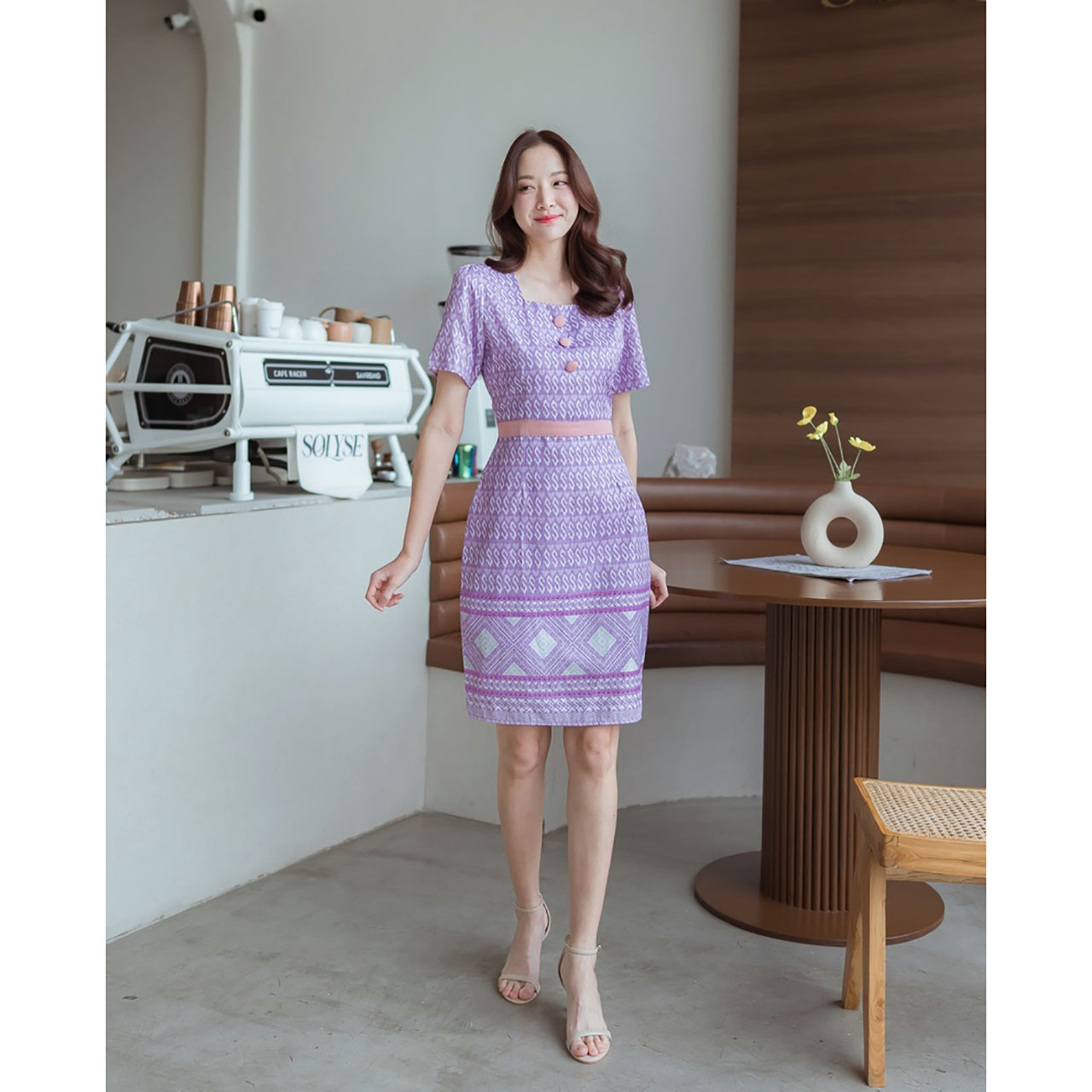 kudapy เดรสสั้นสีน้ำตาล สีกรม สีม่วง ผ้าไทยลายขอแต่งกระดุม ใส่ทำงาน สวยดูดี