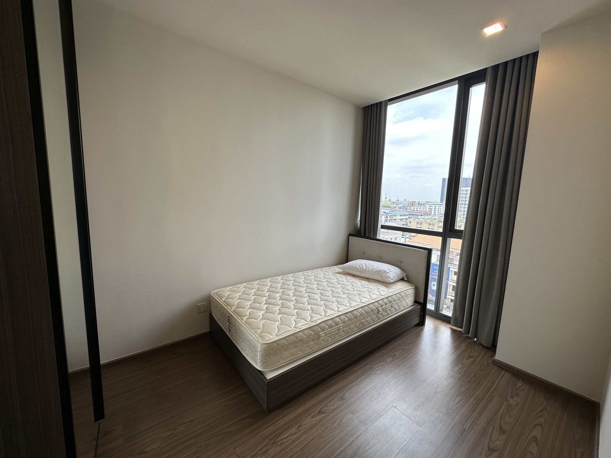 ให้เช่าห้อง2ห้องนอน ตกแต่งครบพร้อมอยู่ BTS พระโขนง สอบถามแอด Line ID : Smile-easy ที่ THE LINE Sukhumvit 71