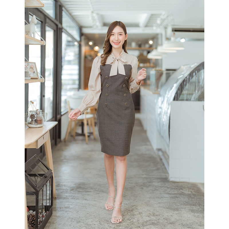 kudapy เดรสสั้นสีน้ำตาล กระโปรงเข้ารูปทูโทนแขนยาวมีโบว์ตรงคอ