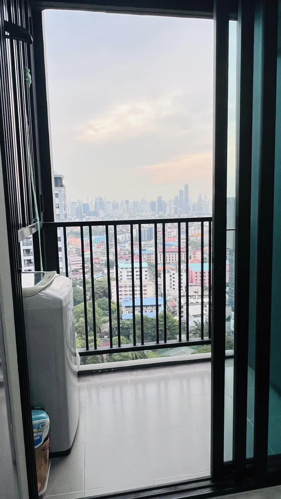 ปล่อยเช่าคอนโด The Base Park East Sukhumvit 77 (เดอะ เบส พาร์คอีสท์ สุขุมวิท 77) - ชั้นสูงวิวโล่งเฟอร์เครื่องใช้ไฟฟ้าครบครั้น - ใกล้ BTSอ่อนนุช/ Habito mall