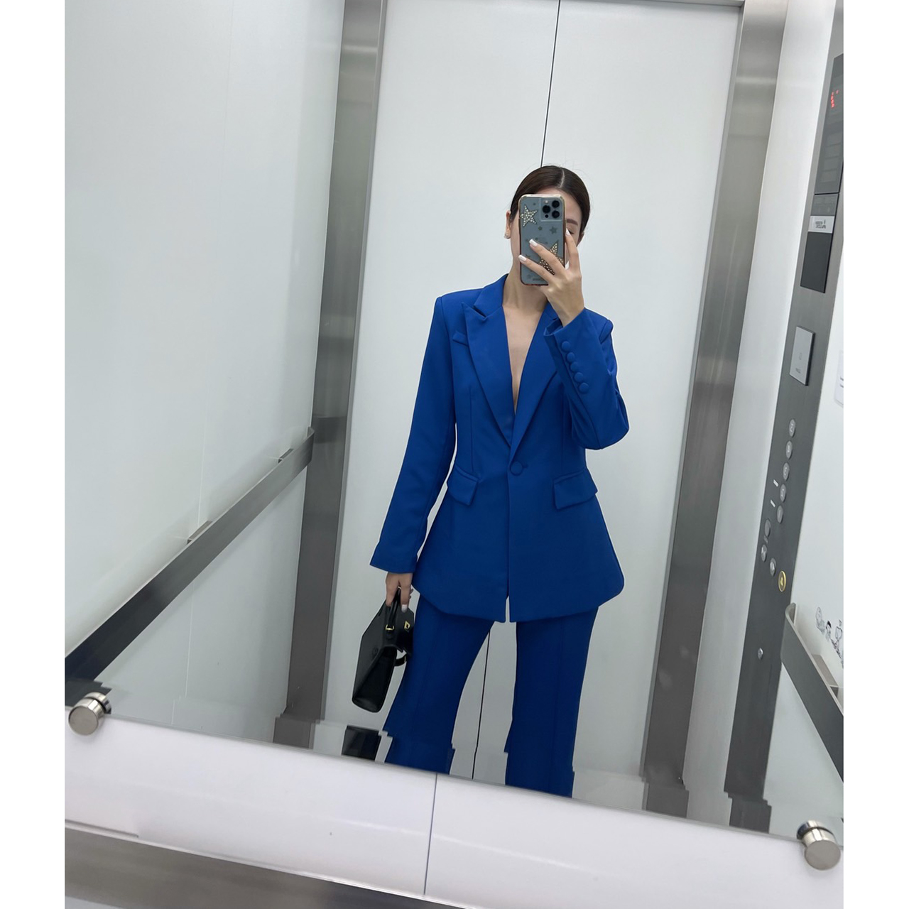 kudapy setsuit เสื้อ+กางเกง ตัวเสื้อออกแบบให้มีกระดุมปั้มผ้าเดียวกับสูท 1 เม็ดติดได้จริง กระเป๋าจริง มีซับในทั้งตัว