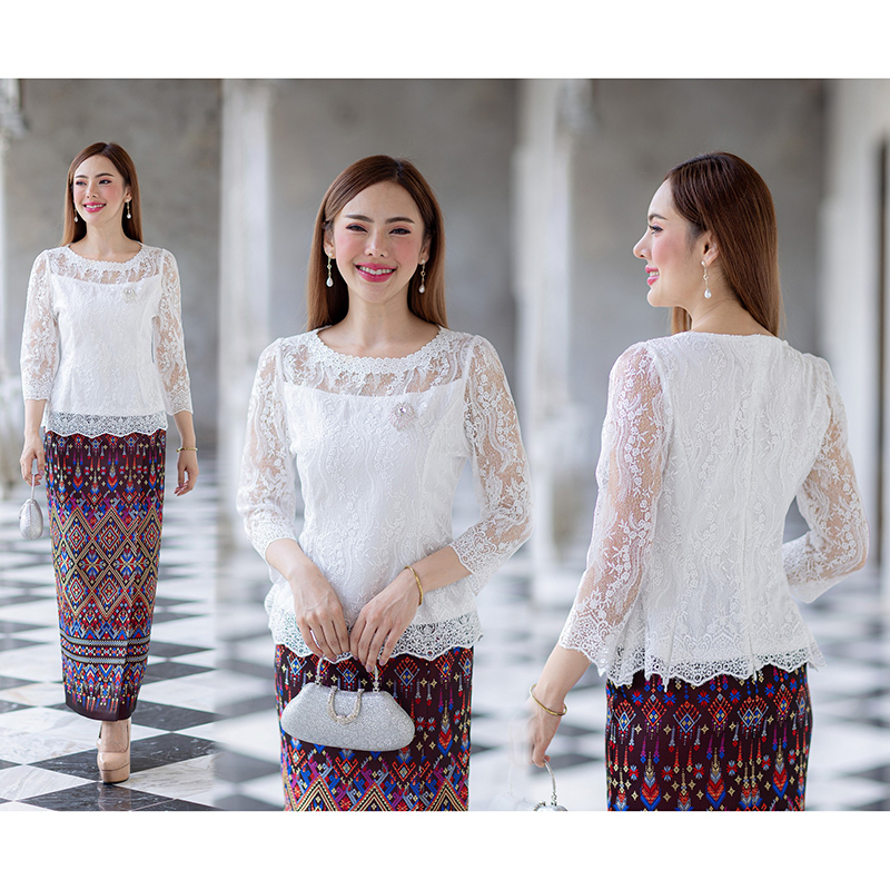 kudapy (เฉพาะเสื้อ) เสื้อลูกไม้สีม่วง/สีชมพู/สีขาว ตัวเสื้อใช้ผ้าลูกไม้ใยบวบเนื้อดีลายลูกไม้แน่นทั้งตัว คอกลมสูง ตัวเสื้อมาพร้อมซับในเนื้อดีในตัว มีซิปหลังสวมใส่ง่าย