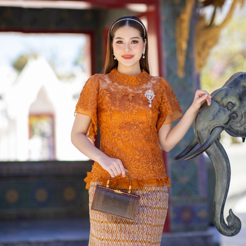 kudapy ชุดเซตเสื้อลูกไม้สีส้ม+กระโปรงทรงหางปลา ผ้าถุง ผ้าไหมแพรวากาฬสินธุ์