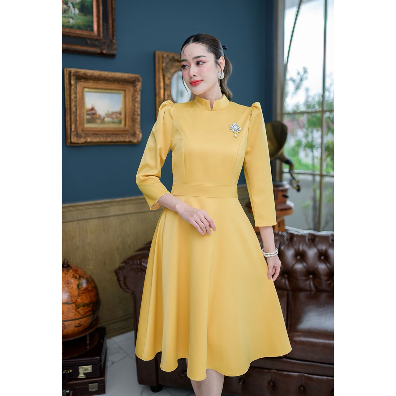 kudapy เดรสสั้นสีดำ/สีทอง ชุดไทยจิตรลดา ทรงแขนห้าส่วน ผ้าอัดกาวให้แล้วทั้งชุด เนื้อผ้านิ่มใส่สบาย เดรสความยาวคลุมเข่าใส่สวยสุภาพ