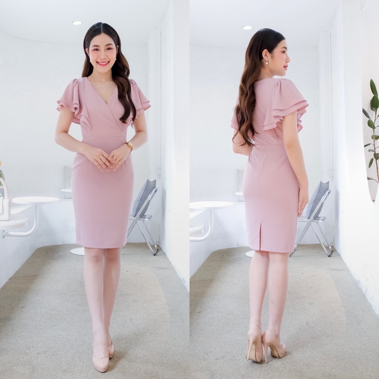 kudapy เดรสสั้นสีเขียวพิตาชิโอ้ ฟ้าอมเทา ส้มอิฐ ชมพู แดง กรม คอวีอกไขว้ จับจีบแขนระบายพริ้วพรางต้นแขน ทรงนี้เรียบหรู