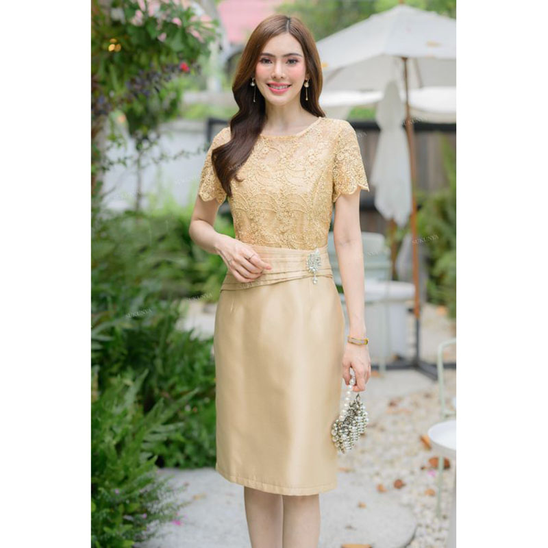 kudapy เดรสสั้นสีฟ้า/สีชมพู/สีทอง ผ้าไหมจิตลดาอัดกาว ตัวเสื้อบนแต่งลูกปัดวิ้งๆ แขนสั้นไม่มีซับใน ตัวชุดมีซับใน ชิปซ่อนหลัง กระโปรงผ่าหลัง ช่วงเอวแต่งคาดเอวดีไซด์เก๋