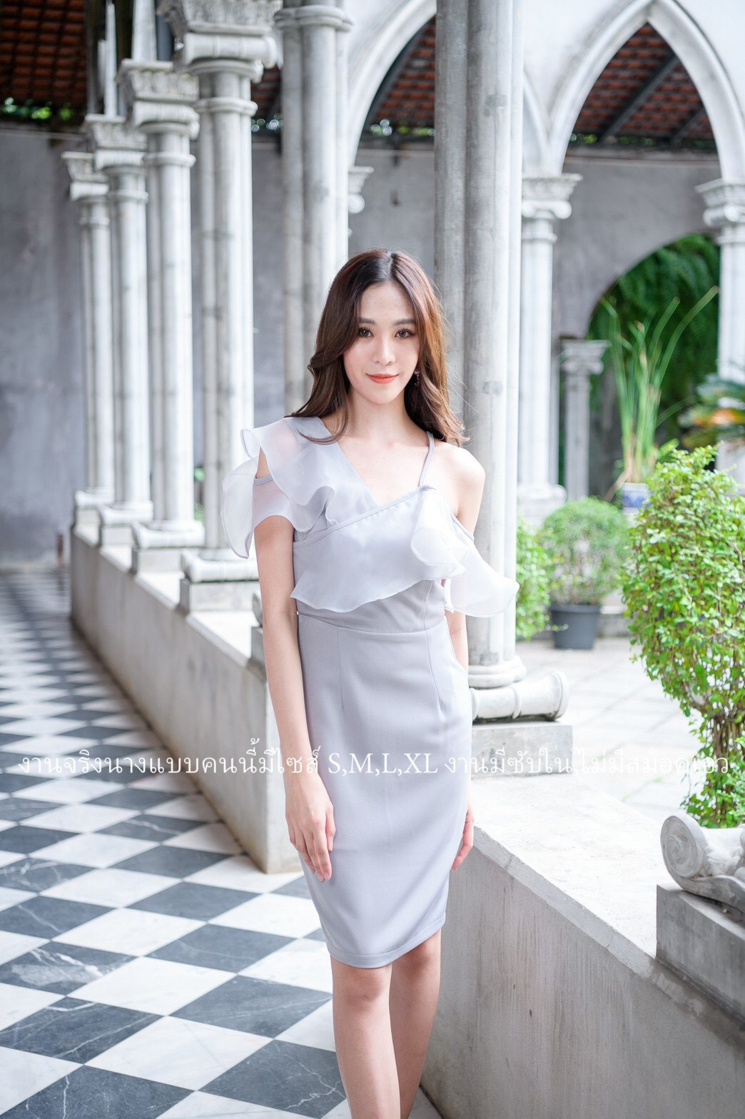 kudapy เดรสสั้นไหล่เฉียงแต่งระบายแขน สีน้ำเงินสด ,สีชมพู ,กรมท่า ,แดงเลือดหมู, ฟ้า, โอวัลติน, เขียวมิ้นท์ ,เทา ผ้าออแกนดี้ สายเดี่ยว1ข้าง ฮานาโกะ กปสั้น