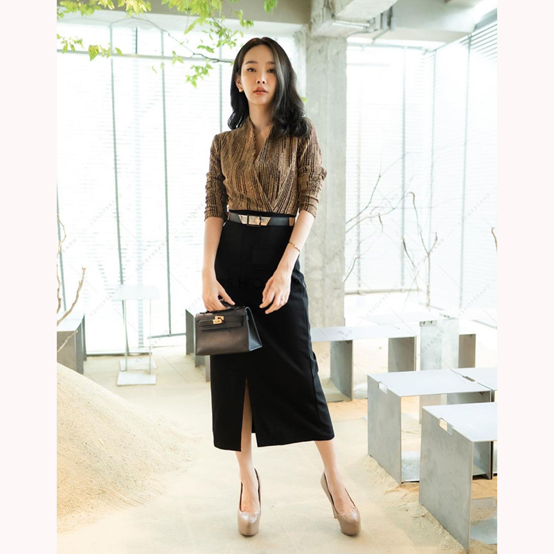 kudapy แม็กซี่เดรสสั้นสีแดง/สีทอง/สีดำ ช่วงบนใช้ผ้าวิ้งเย็บซับติด ไม่คันแน่นอนค่ะ