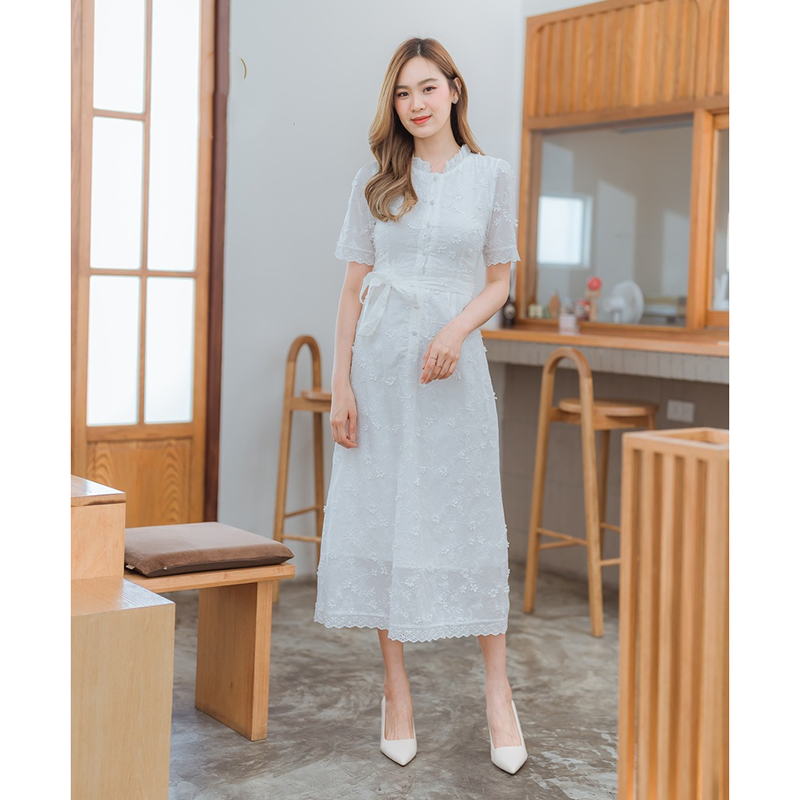 kudapy เดรสยาวสีฟ้า/สีชมพู/สีขาว ลายปักมือกระดุมหน้าบวกเชือก