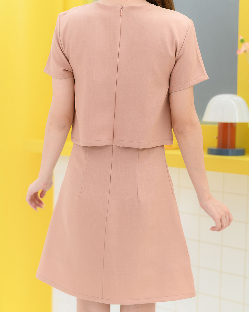 kudapy เดรสคอกลมแขนสั้น ตัดต่อสองชั้นเล่นสีทูโทนด้านในสีขาวออฟไวท์ แต่งโบว์น่ารัก