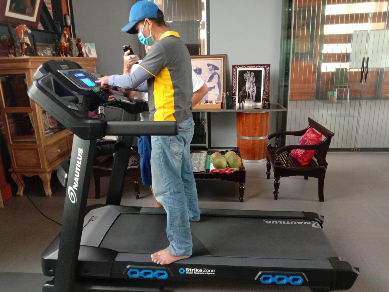 ลู่วิ่งไฟฟ้า NAUTILUS รุ่น T626