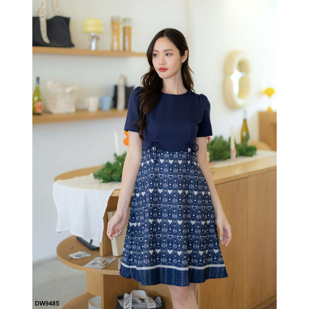 kudapy เดรสสั้นสีเหลือง สีชมพู สีกรม สีฟ้า ผ้าไทยลายหัวใจแต่งโบว์เอว