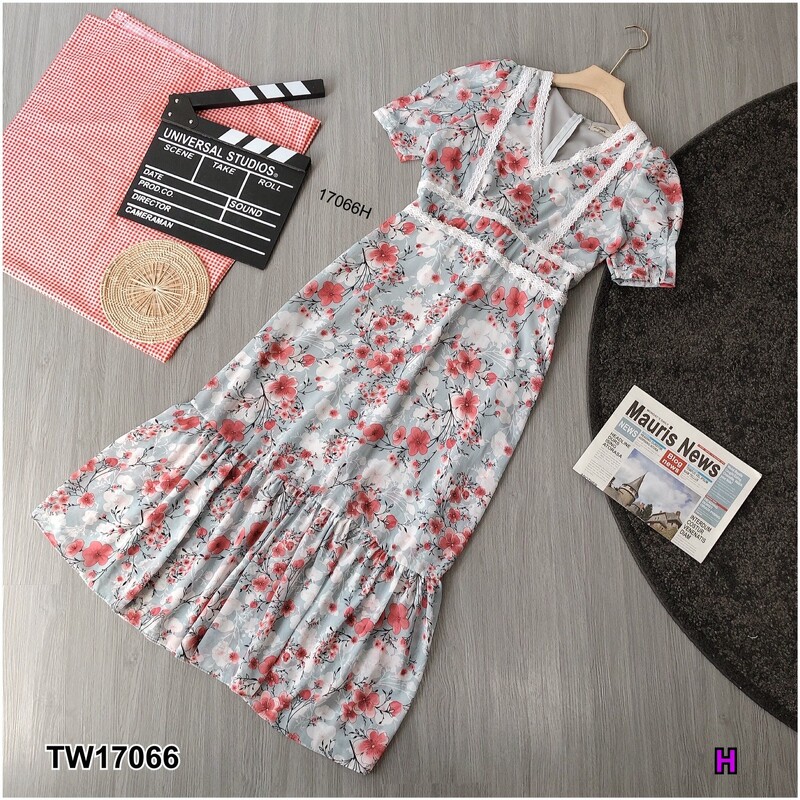 kudapy แม็กซี่เดรสยาวสีชมู ครีม ดำ เทา แดง แขนสั้น ผ้าชีฟองพิมลายดอกไม้ อกแต่งลูกไม้ มีซับใน มีซิปหลัง